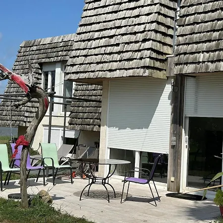 Au Fil De L Eau Apartment